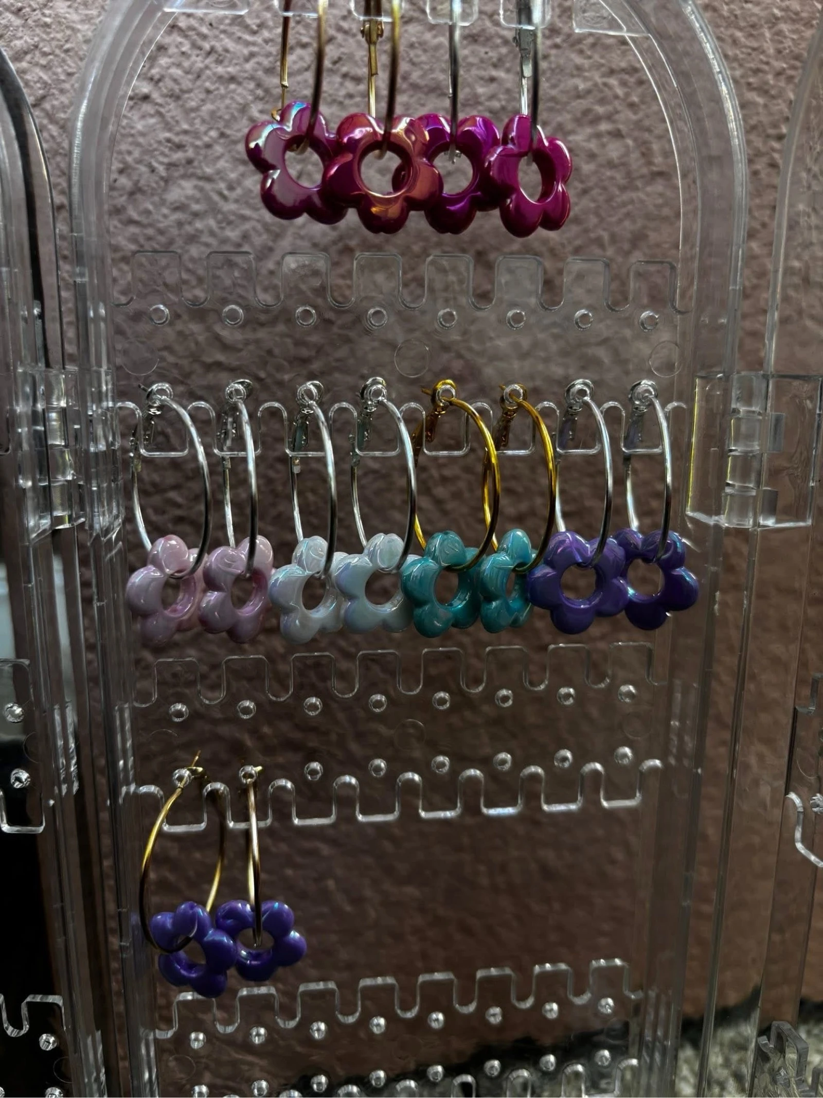 Handgemaakte sieraden van nieuwe hars, de bloemen voor 16€ en de Baskische kruisen 18€ – photo 4